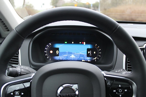 Volvo XC90 10 of 22