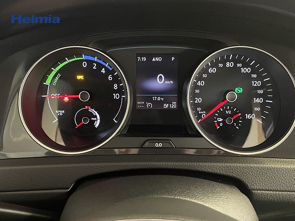 Volkswagen e-Golf VII 16 of 18