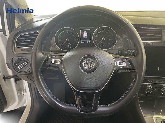 Volkswagen e-Golf VII 15 of 18