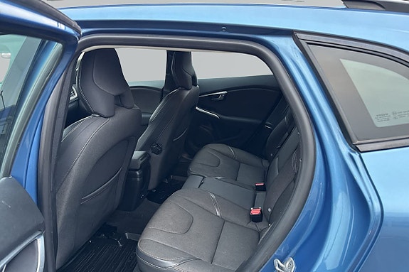 Volvo V40 Cross Country 7 of 23