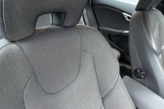 Volvo V40 Cross Country 23 of 23