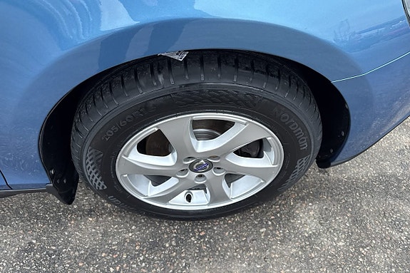 Volvo V40 Cross Country 10 of 23