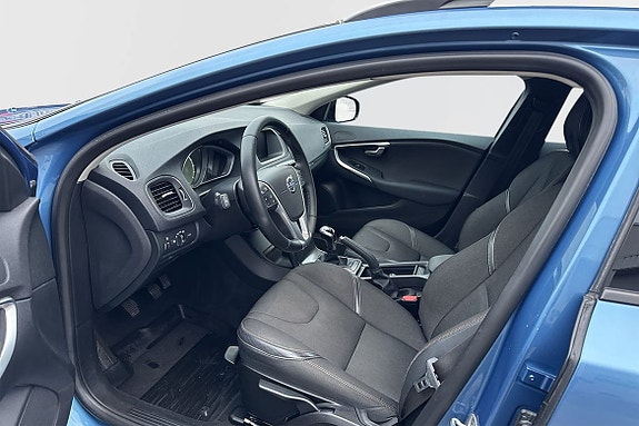 Volvo V40 Cross Country 4 of 23