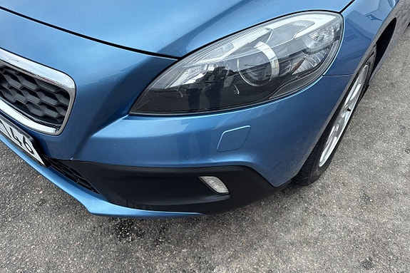 Volvo V40 Cross Country 17 of 23