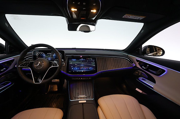 Mercedes-Benz E300 de 15 of 17