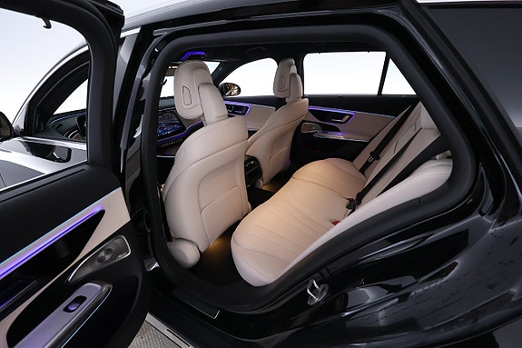 Mercedes-Benz E300 de 14 of 17