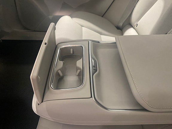 Volvo ES90 13 of 20