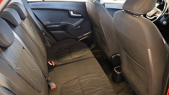 Kia Picanto 11 of 14