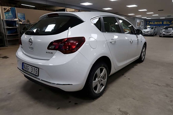 Opel Astra 4 of 5