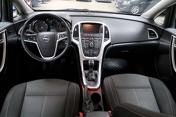 Opel Astra 10 of 13