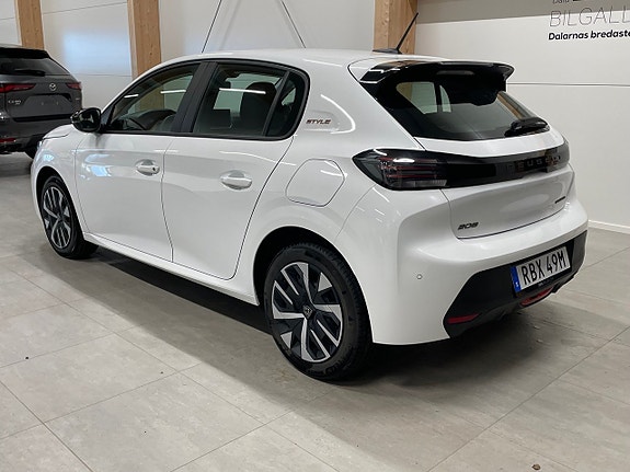 Peugeot 208 3 of 5