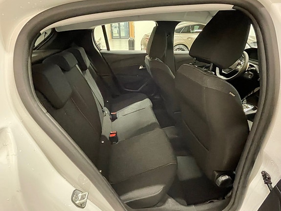 Peugeot 208 8 of 17