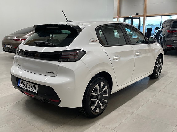 Peugeot 208 4 of 5