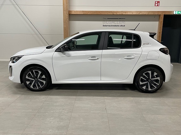 Peugeot 208 2 of 5