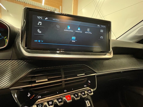 Peugeot 208 15 of 17