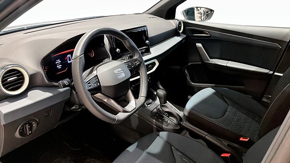 Seat Arona 10 of 13