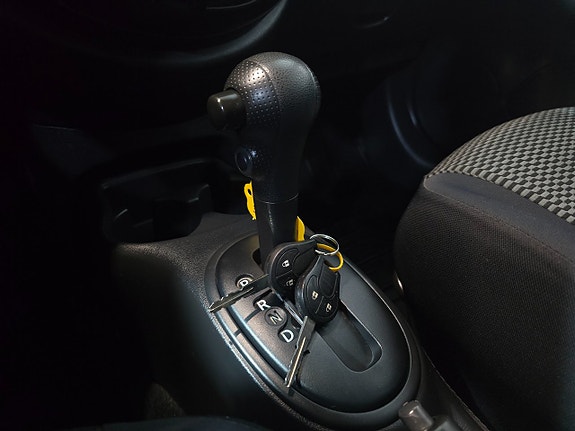 Nissan Micra 17 of 19