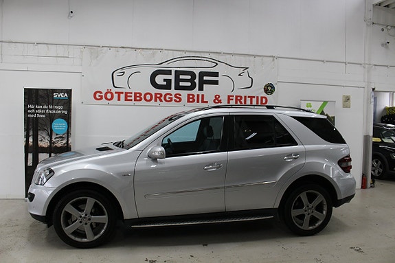 Mercedes-Benz ML320 2 of 5
