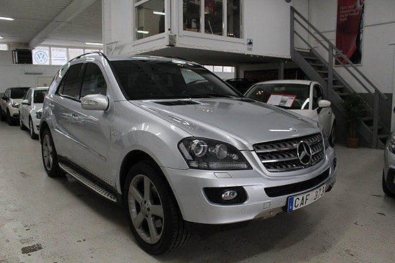 Mercedes-Benz ML320 5 of 5