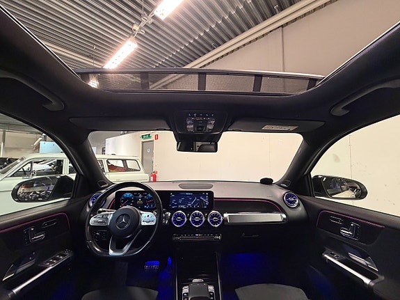 Mercedes-Benz GLB250 17 of 20