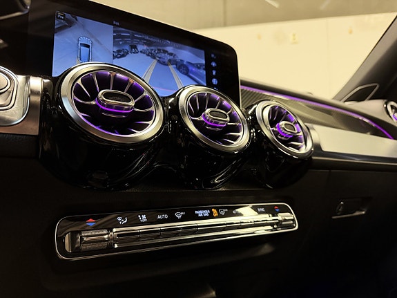 Mercedes-Benz GLB250 13 of 20