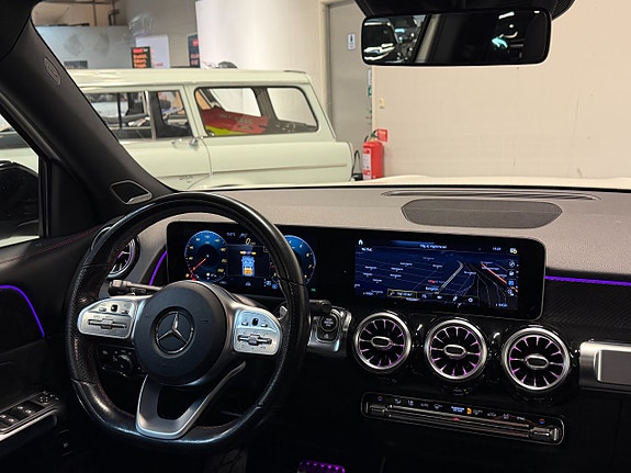 Mercedes-Benz GLB250 18 of 20