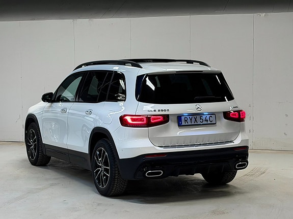 Mercedes-Benz GLB250 3 of 20