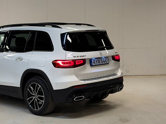 Mercedes-Benz GLB250 5 of 20