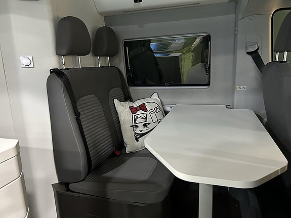Volkswagen California 8 of 15
