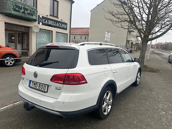 Volkswagen Passat Alltrack 3 of 5