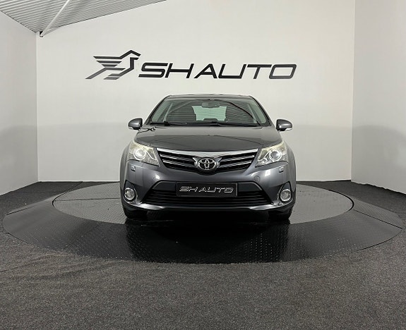 Toyota Avensis 2 of 5