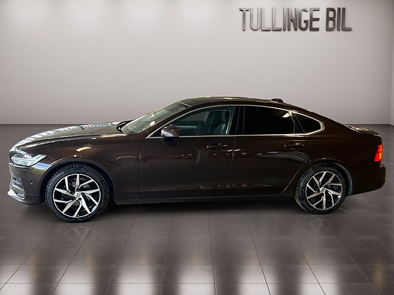 Volvo S90 2 of 5