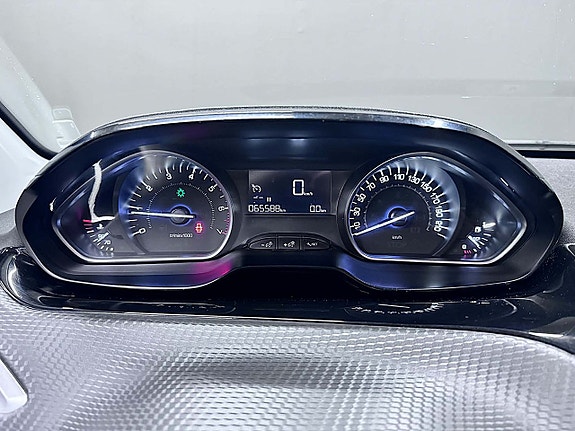 Peugeot 2008 16 of 19