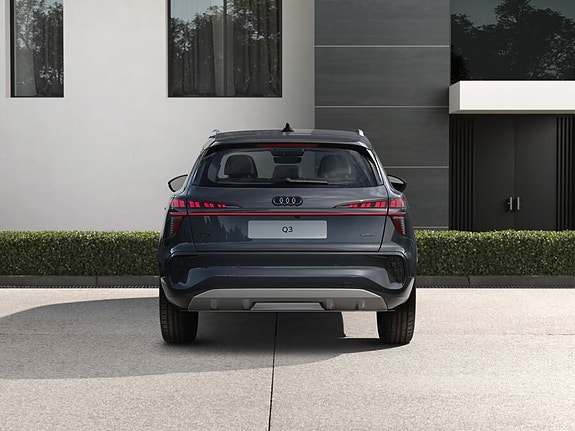 Audi Q3 6 of 9