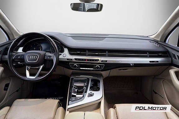 Audi Q7 7 of 17