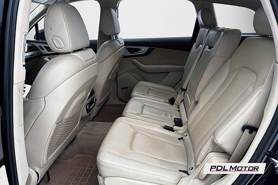 Audi Q7 10 of 17