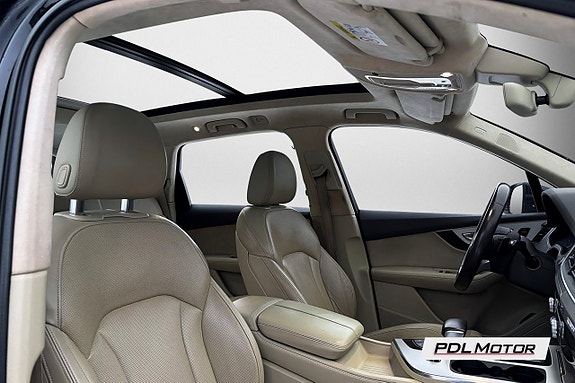 Audi Q7 9 of 17