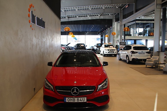 Mercedes-Benz CLA180 2 of 5