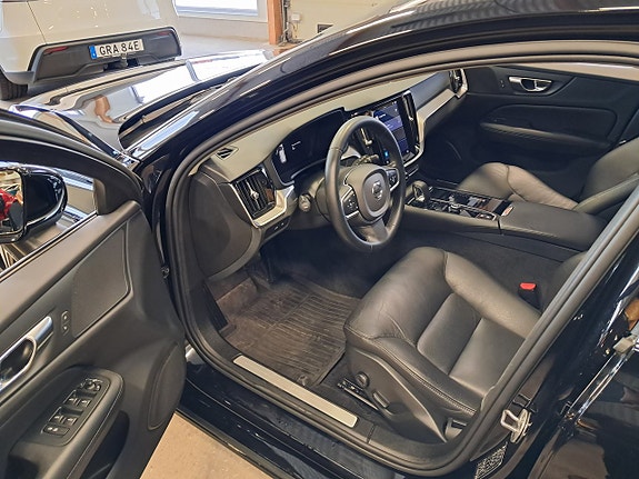 Volvo V60 2 of 5