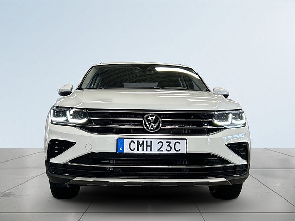 Volkswagen Tiguan 2 of 5