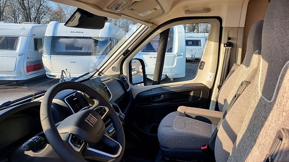 Malibu COMFORT GT SKYVIEW 640 LE * Truma D+6E *3,95%* *3500kg*Stor kyl* RÄNTEKAMPANJ 3.95% 17 of 17