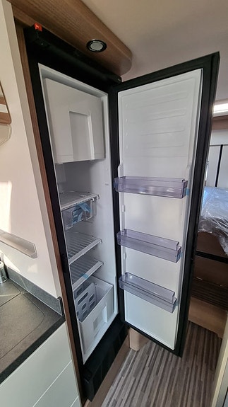 Malibu COMFORT GT SKYVIEW 640 LE * Truma D+6E *3,95%* *3500kg*Stor kyl* RÄNTEKAMPANJ 3.95% 16 of 17