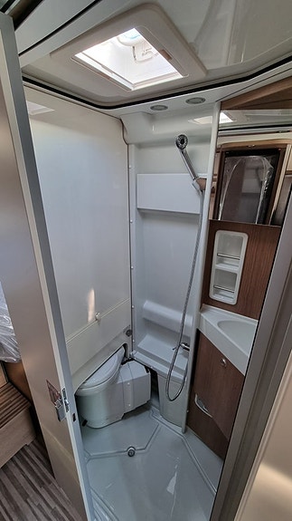 Malibu COMFORT GT SKYVIEW 640 LE * Truma D+6E *3,95%* *3500kg*Stor kyl* RÄNTEKAMPANJ 3.95% 14 of 17