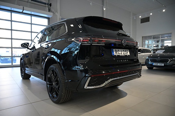 Volkswagen Tiguan 8 of 29