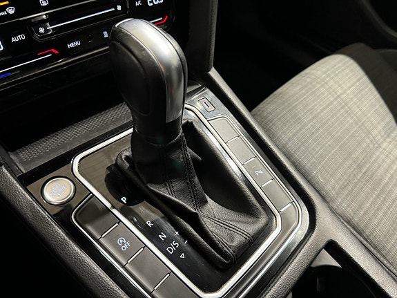 Volkswagen Passat 13 of 16