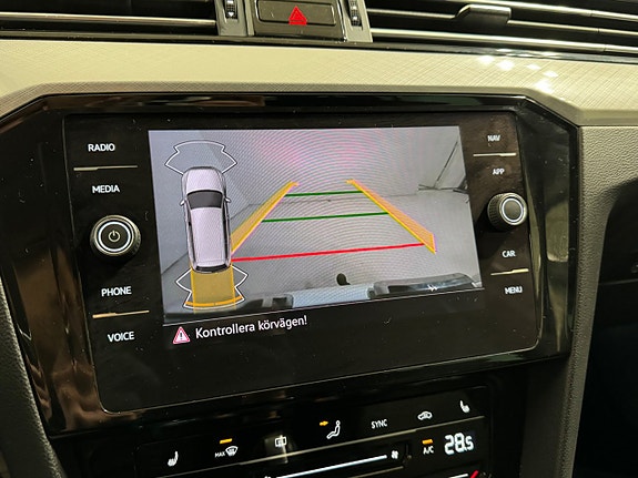 Volkswagen Passat 15 of 16