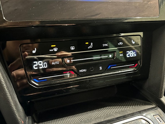 Volkswagen Passat 14 of 16