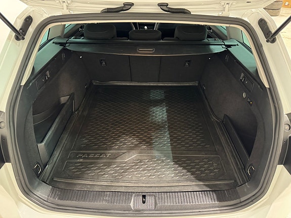 Volkswagen Passat 7 of 16