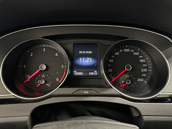 Volkswagen Passat 10 of 16