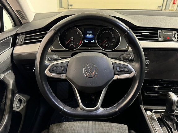 Volkswagen Passat 9 of 16